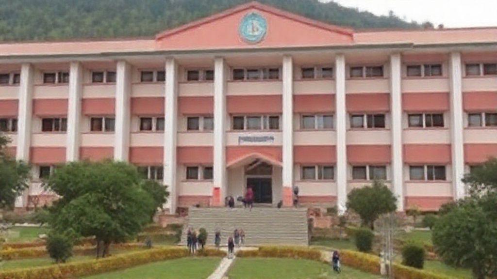 कश्मीर विश्वविद्यालय ने सहायक प्रोफेसर को अपमान और धमकी के लिए निलंबित किया - Complete Information, Tips & Details 2025